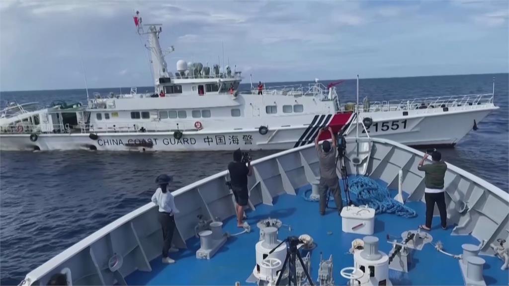 中菲南海衝突　中國海警船撞菲律賓海巡船　還射水砲