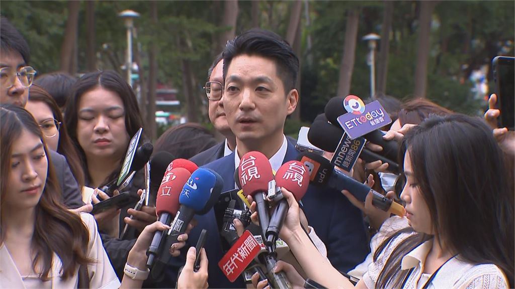 殷偉突猛喊「沈伯洋挺松機遷移」！下秒遭趙少康「狠揭1內幕」打臉…超尬畫面全放送