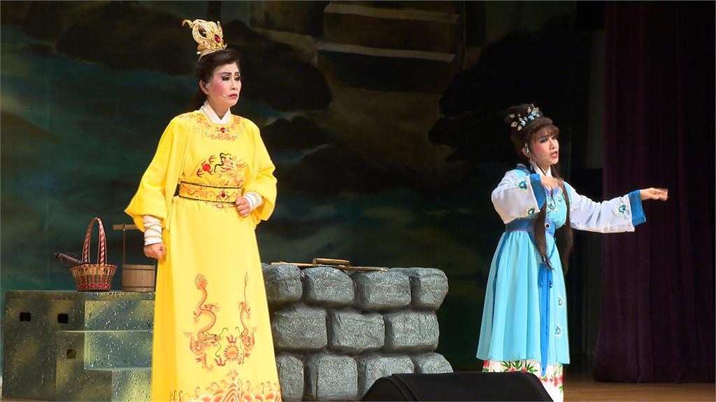 敬老歌仔戲暖重陽 新北市議會會長率議員獻藝「半幅圍裙」