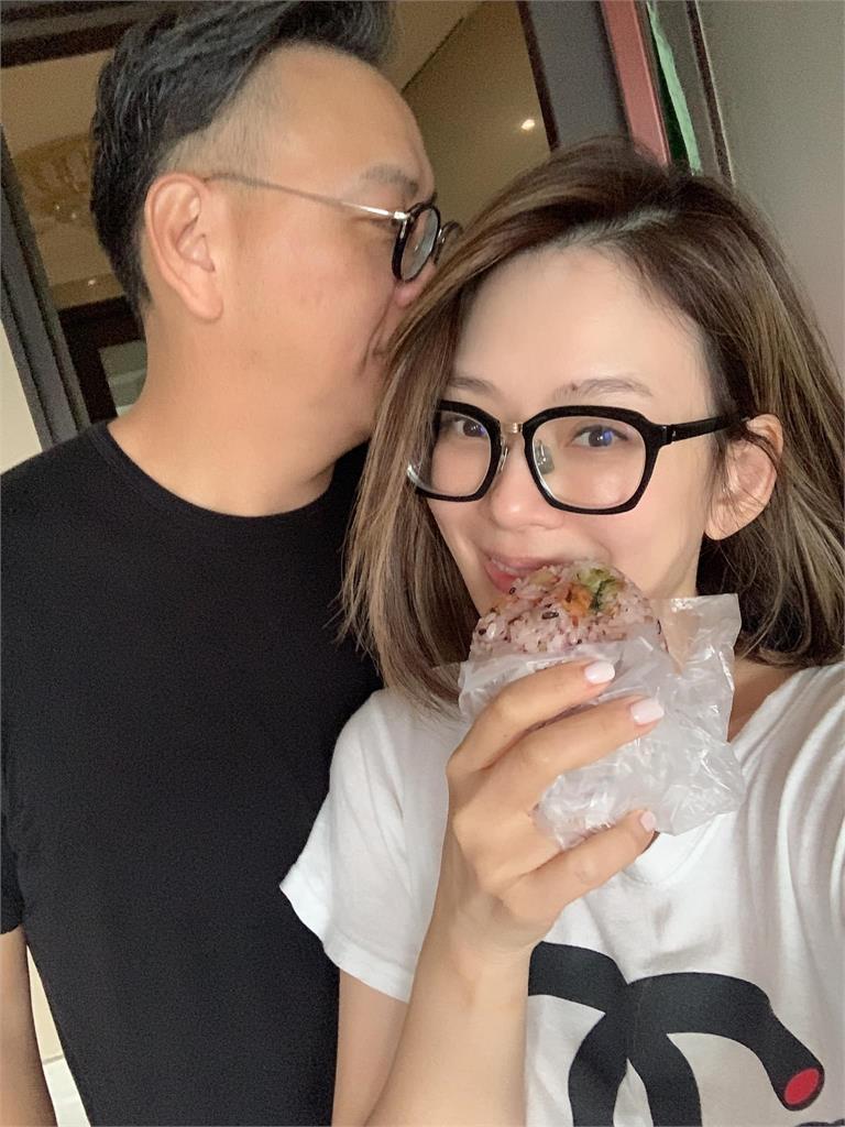 Melody終結17年婚姻！4年前夫妻最後同框照被挖…她甜喊1句太落差