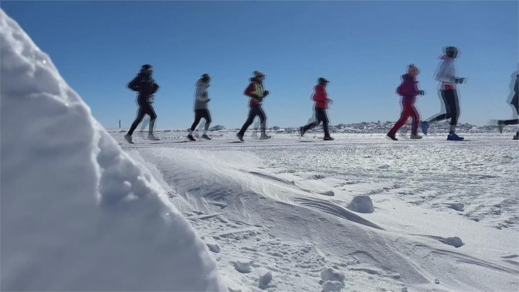 零下奇景！　南極高爾夫賽挑戰「零下15度」揮桿　「１６０公里超馬」挑戰期限