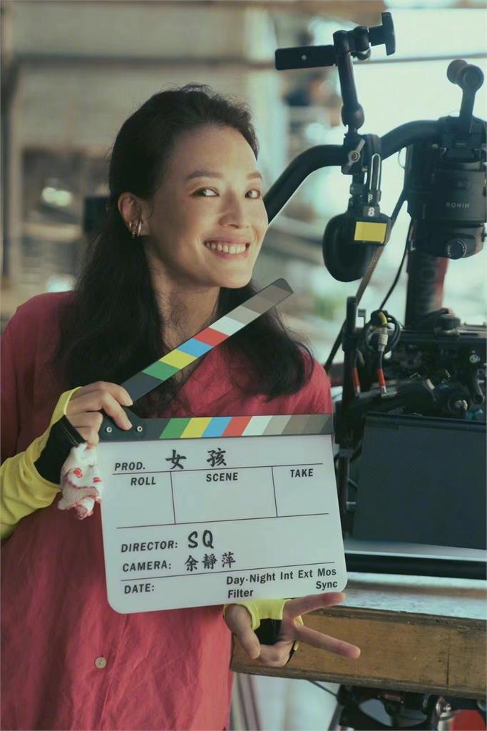 正妹導演「炸光滑巨蛋」竟是舒淇!素顏臉蛋「驚天落差」網嚇:50歲?