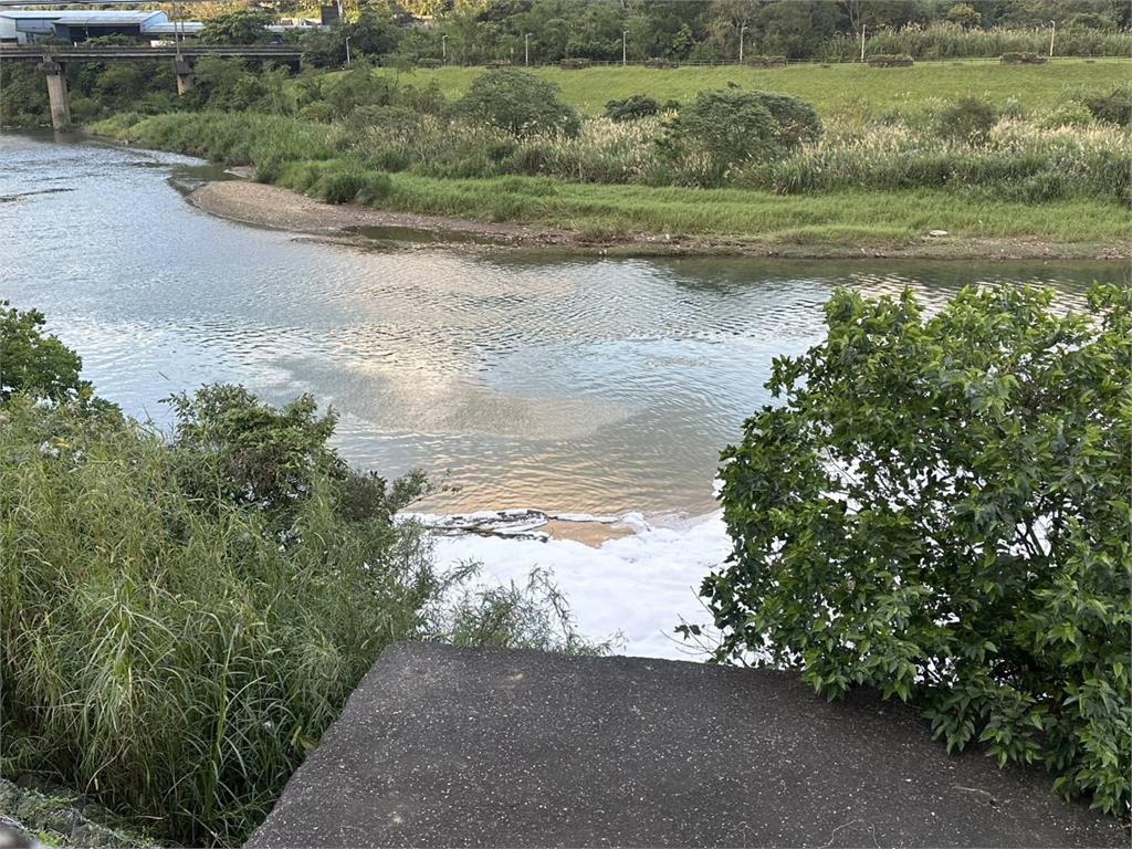 基隆市暖暖碇內大排抽水站 消防泡沫原液意外洩漏