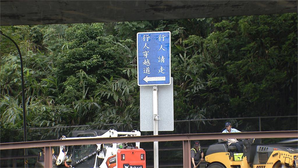 王世堅「違規穿越馬路」被直擊！　這原因無法開罰