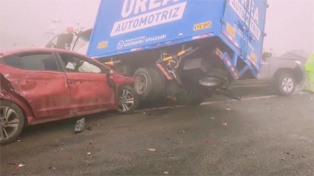 濃霧釀禍！秘魯公路14車連環撞　至少12人受傷緊急封路