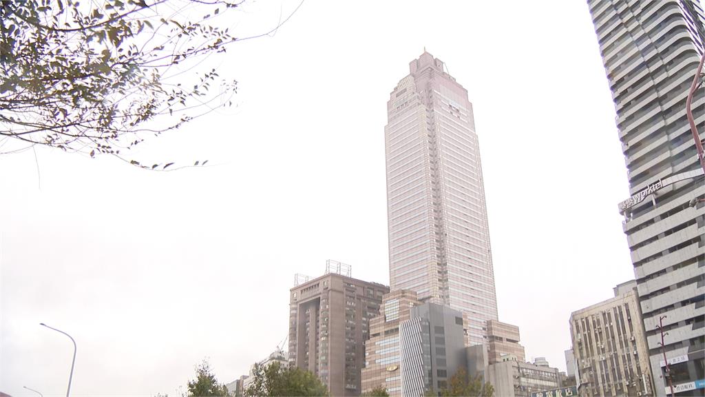 好危險!法網紅站新光大樓避雷針 還入侵拍攝恐觸刑法