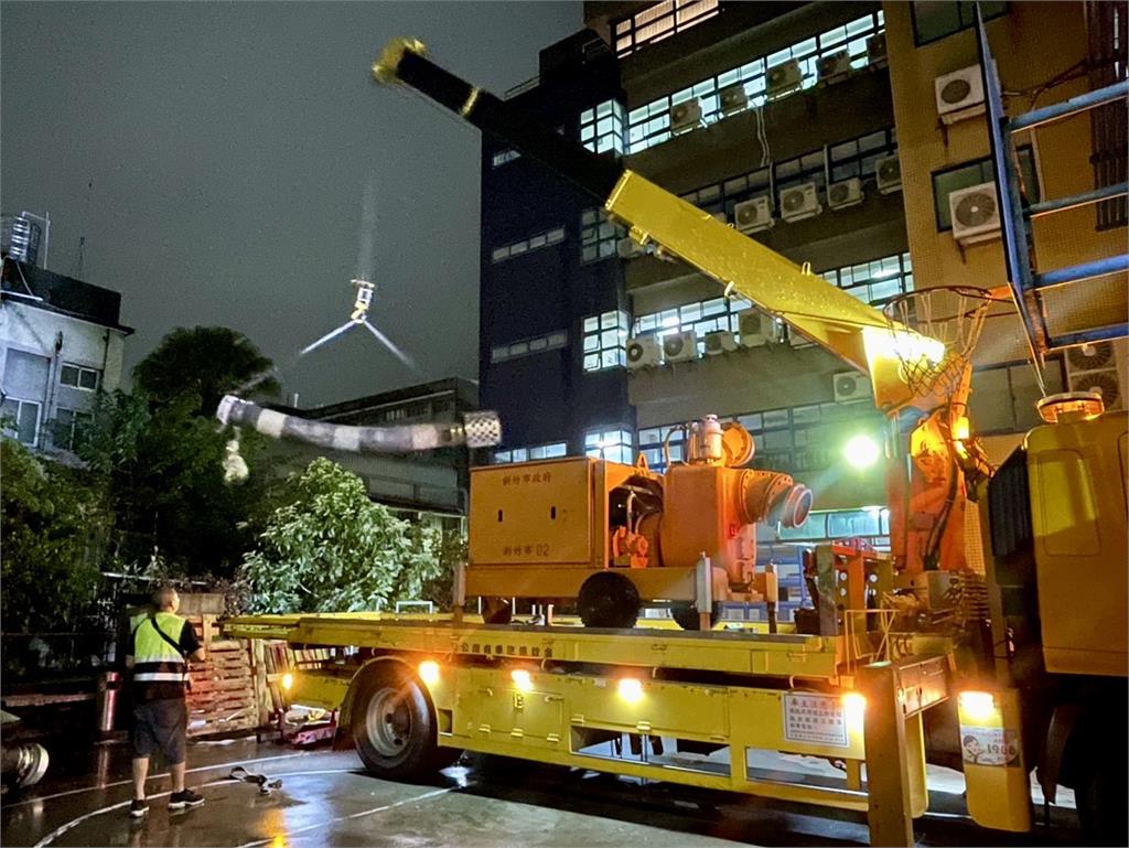 快新聞/暖!宜蘭豪雨成災 竹市急派大型抽水機具赴羅東救災