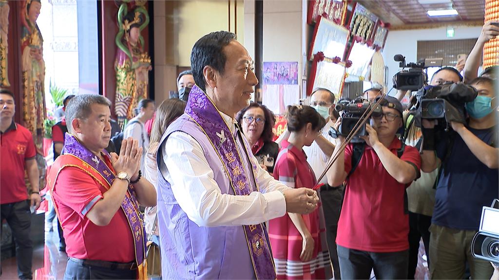 賴清德五股參拜主持人喊賴總統讚　新北市議長蔣根煌同場一臉尷尬