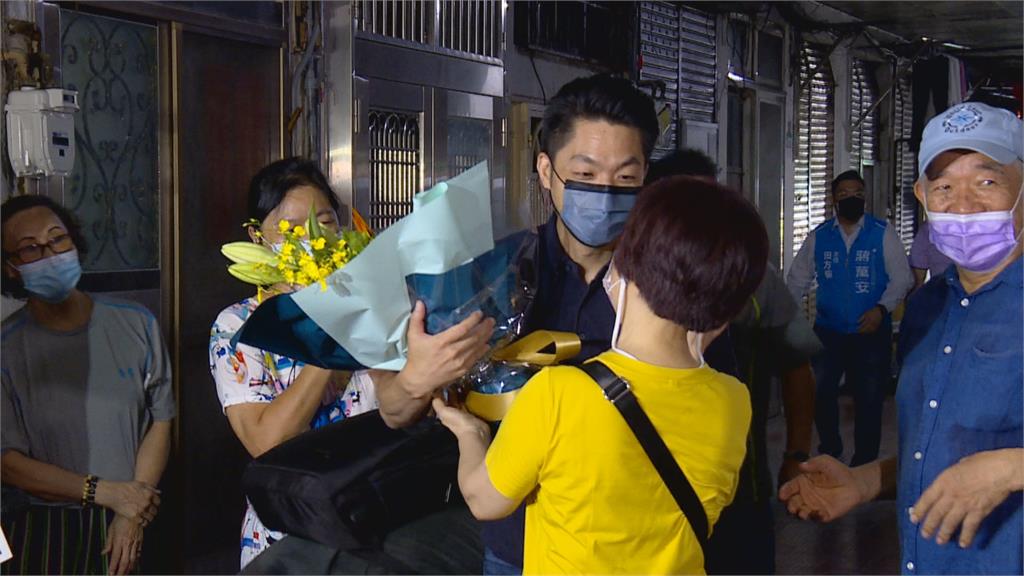 蔣萬安訪信維國宅 主委:誰幫都更支持誰