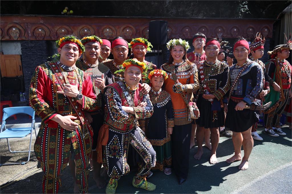 「多納黑米季」盛大登場祭典線上看全程直播 青年會領聖火開道族人齊聚慶豐收