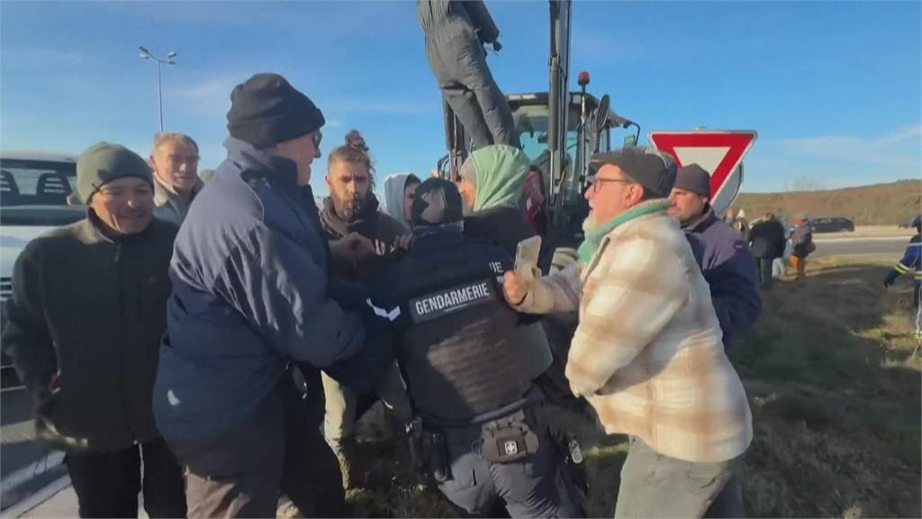 大批農民圍堵歐盟總部　警民激烈衝突一度濺血