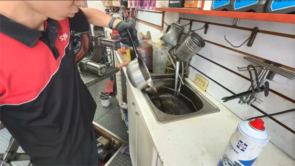高雄某機車行偷倒廢機油？　環保局證實是清洗廢水仍開罰