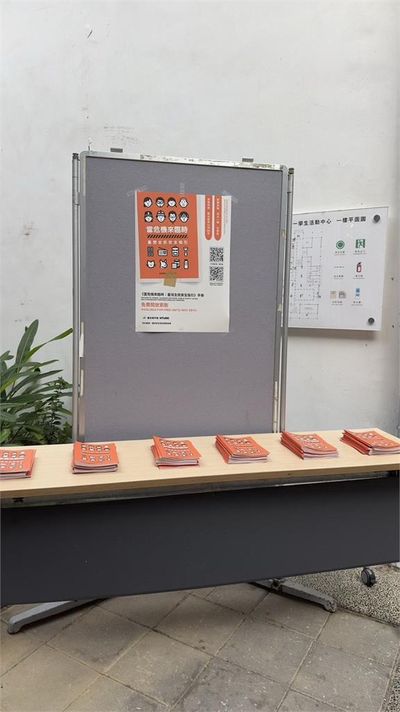 快新聞／住宿生、租屋族也領得到　台大生校園自主發放「小橘書」