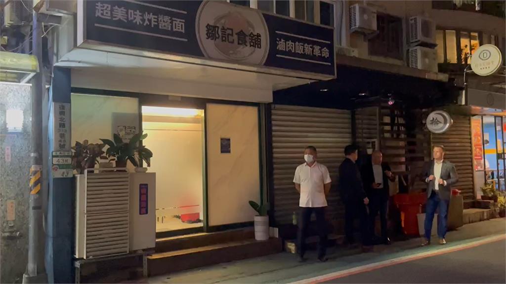 快新聞/黃仁勳、張忠謀、林百里又來「鄒記食舖」 現場畫面曝光
