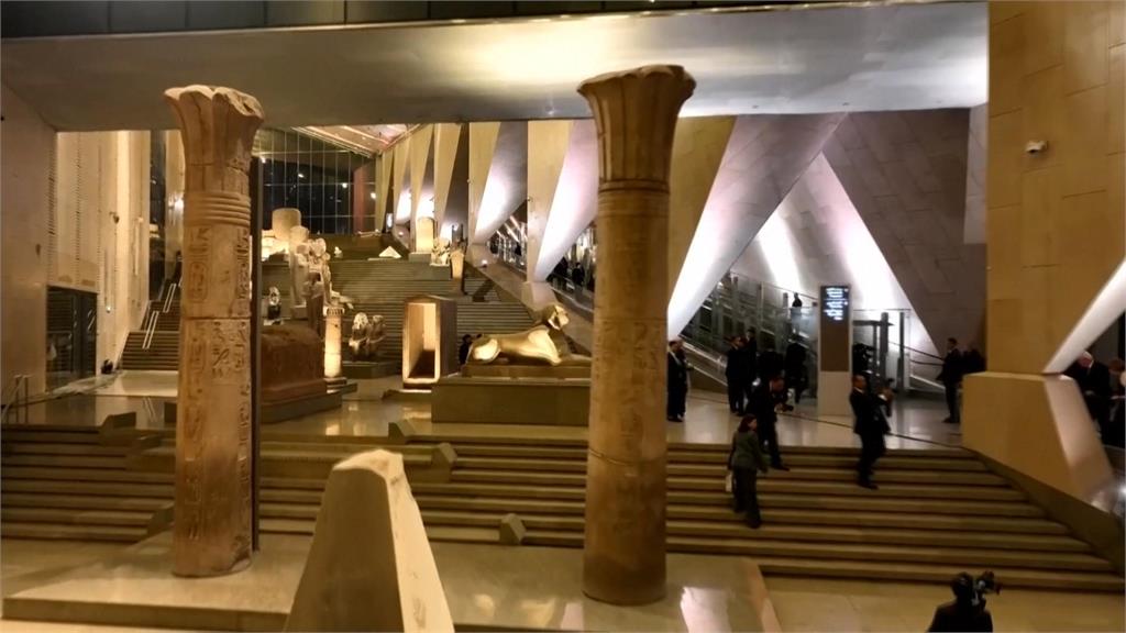 大埃及博物館耗時20年開幕...就在吉薩金字塔群附近　圖坦卡門黃金面具成亮點