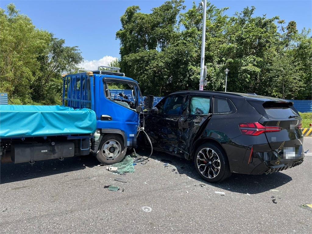 未交車就出車禍! 羅東全新383萬BMW擦撞貨車