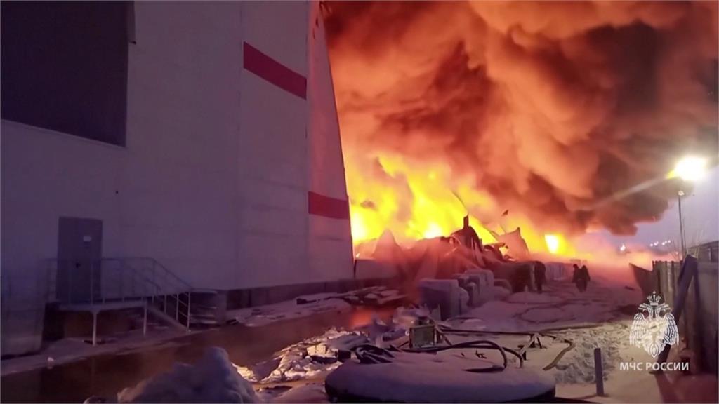 俄羅斯最大購物網倉儲大火　2萬多坪燒到只剩骨架