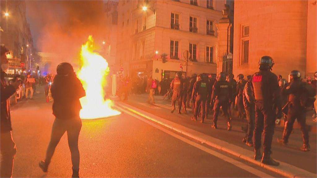 高聲抗議馬克宏！　法國民眾「狂敲碗」上街示威