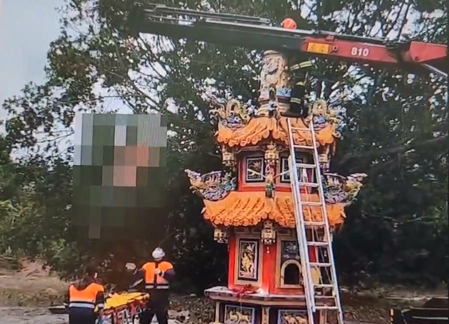 磚牆倒塌工人困金爐內 吊掛救援送醫仍不治