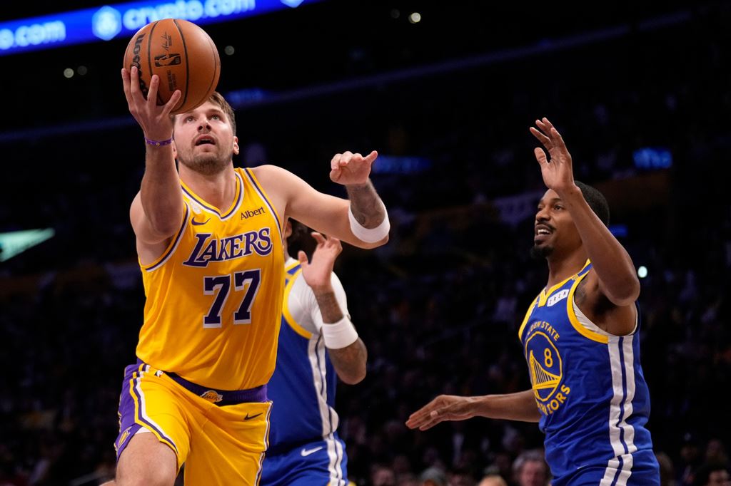 NBA(影)／咖哩大神獨木難撐大廈！勇士慘敗給湖人22分　唐西奇領軍宣告新時代