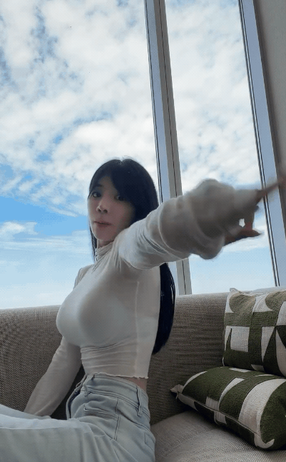 中職最正MC辣穿「白色透視上衣」性感熱舞!沙發上「11秒晃片」流出…