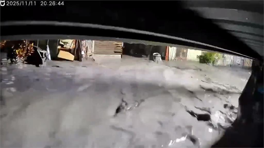 黑泥流灌進明利村民宅 上千公斤貨櫃也被洪水沖走