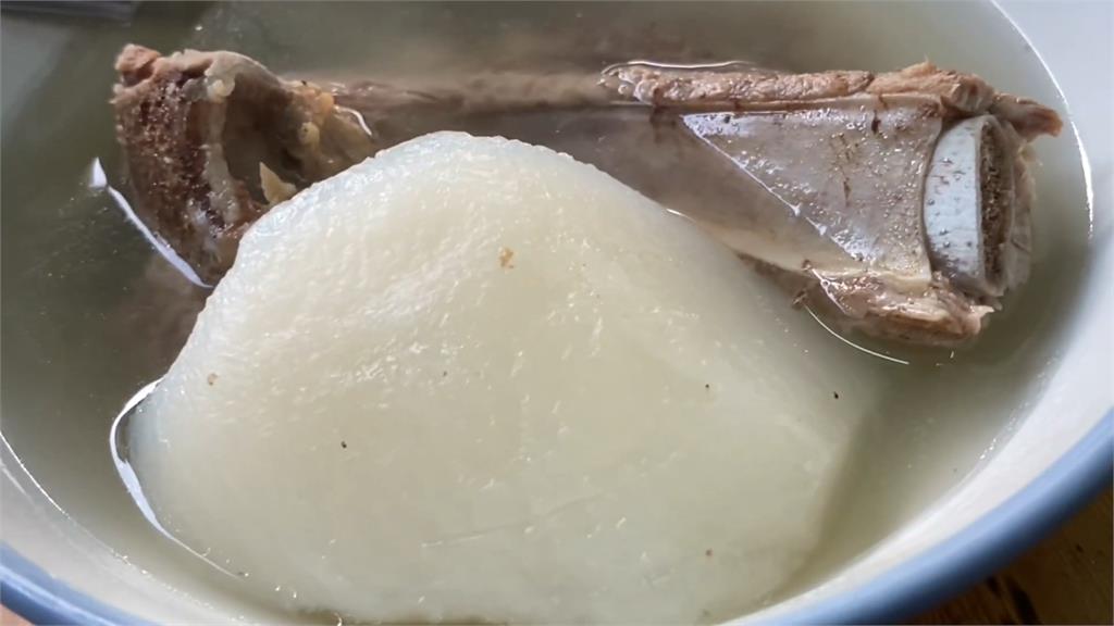台灣趴趴走/大根排骨湯好吃到讓必比登都推薦!「清燉菜頭」和「十全藥燉」都夠夠味!