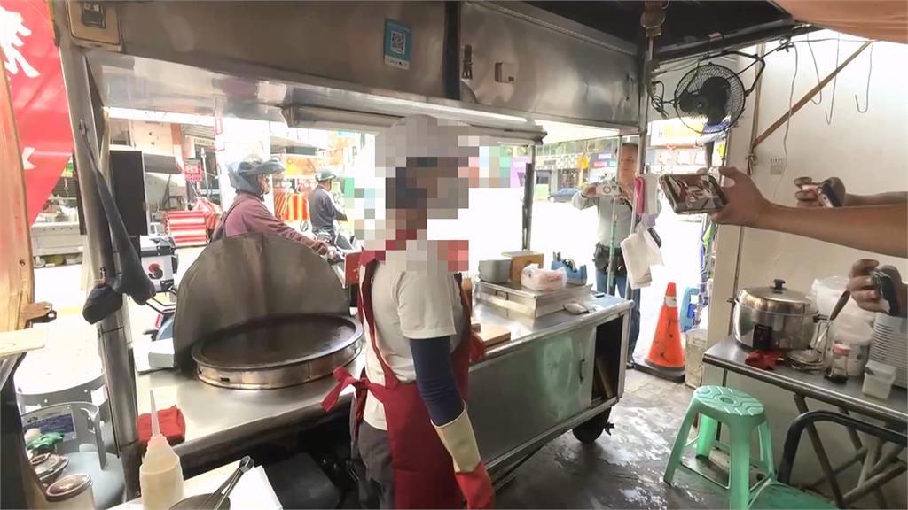 高雄男搶攤商菜刀揮舞！　警全副武裝獲報到場