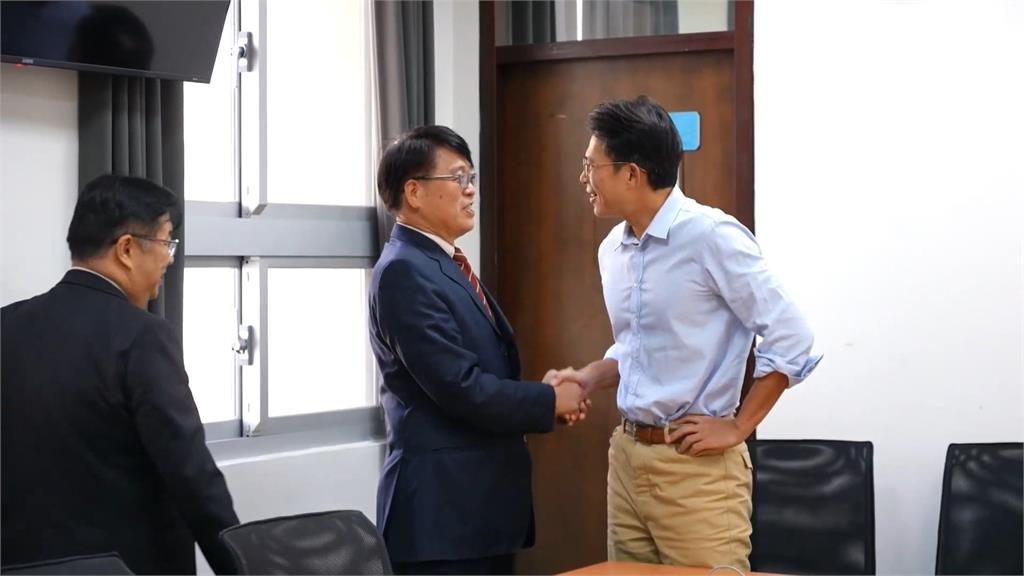 開酸!張惇涵帶選舉報告拜會民眾黨 「非密件」可帶出