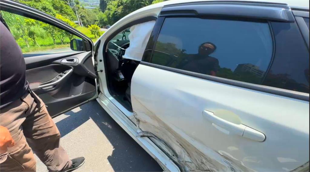 基隆連環車禍！開太快？　上坡車失控撞上對向車輛