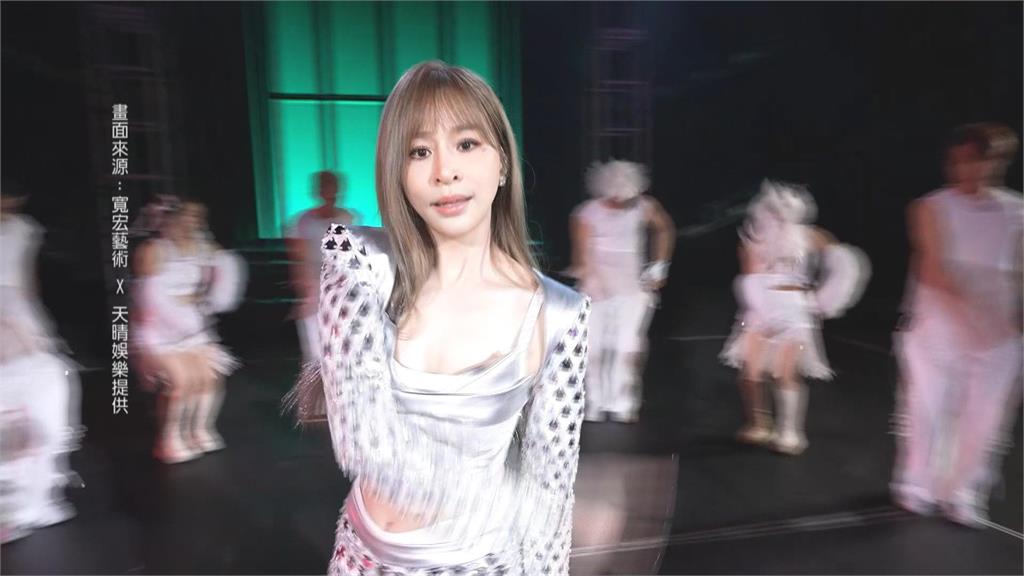 甜心教主回來了!  王心凌甜美開唱小露性感美暈了