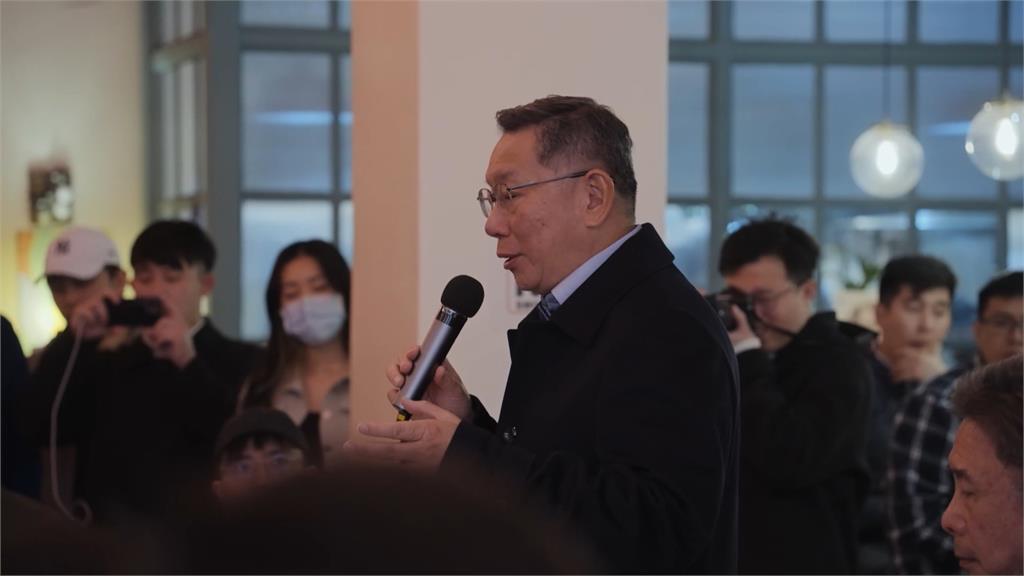 單寧夾克+米色褲配領結 柯文哲訪紐約大走牛仔風