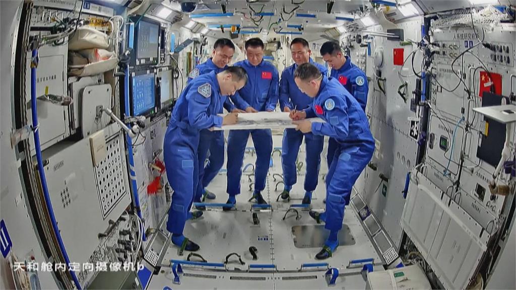 悲劇了...前一天才大啖牛排烤雞慶祝交接　神舟20號疑撞上太空垃圾延遲半年回到地球