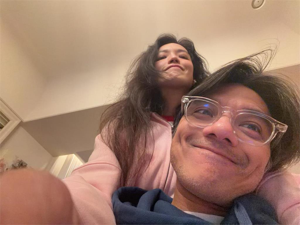 舒淇私下親密放閃馮德倫!素顏0偶包「死亡角度全拍」萬人朝聖:怎麼…