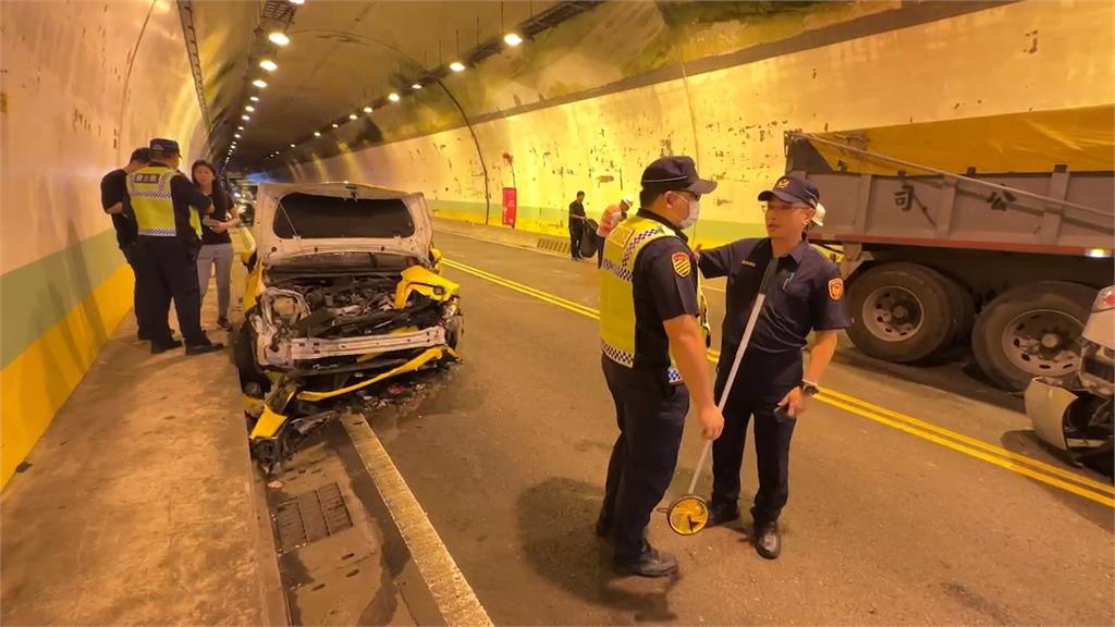 花蓮「跳浪二號」隧道連環撞　燈光昏暗？「5輛車嚴重變形」
