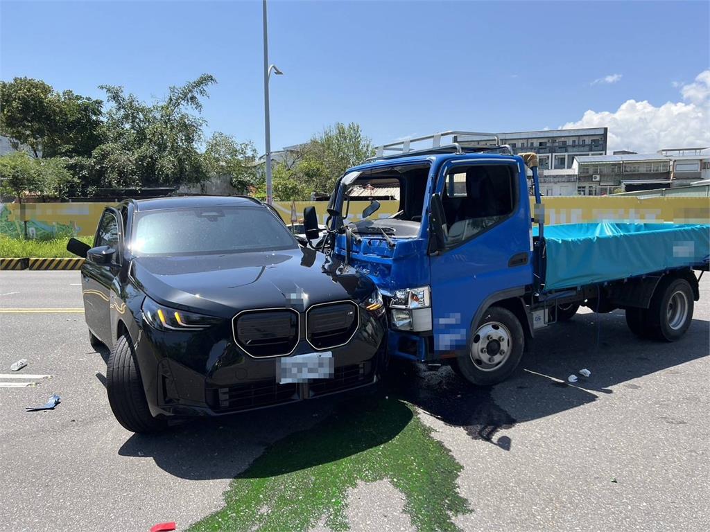 未交車就出車禍! 羅東全新383萬BMW擦撞貨車