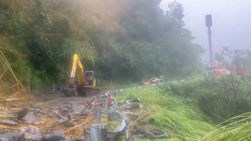 快新聞/阿里山林鐵員工冒雨上山搶修 回程慘遭巨石砸中「命危送醫搶救」