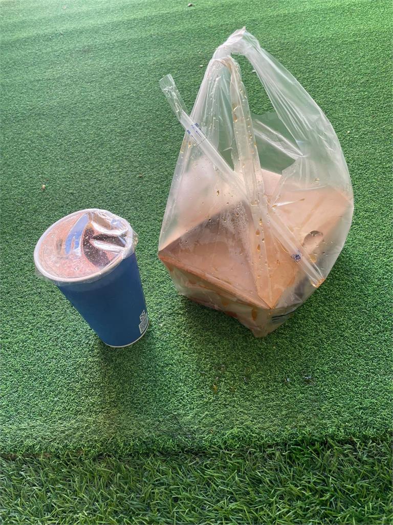 最遙遠的距離!「外送餐點掛門把」她一開門崩潰 網笑手速大挑戰
