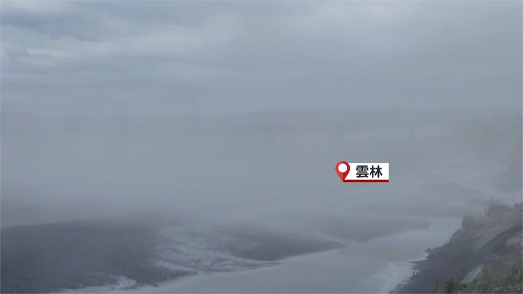 東北季風增強！多地吹沙塵暴　霧濛濛一片「全是沙」