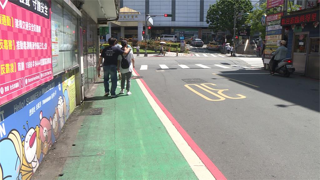 不滿被員警取締！　紅豆餅攤違規還怒嗆警　攤車慘被扣