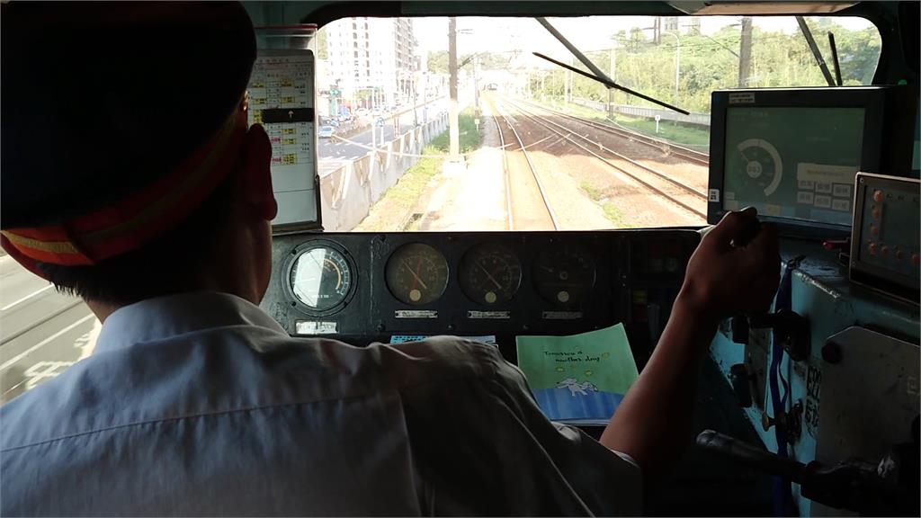 台鐵司機員講手機分心 進站「衝過頭」超出近4節車廂