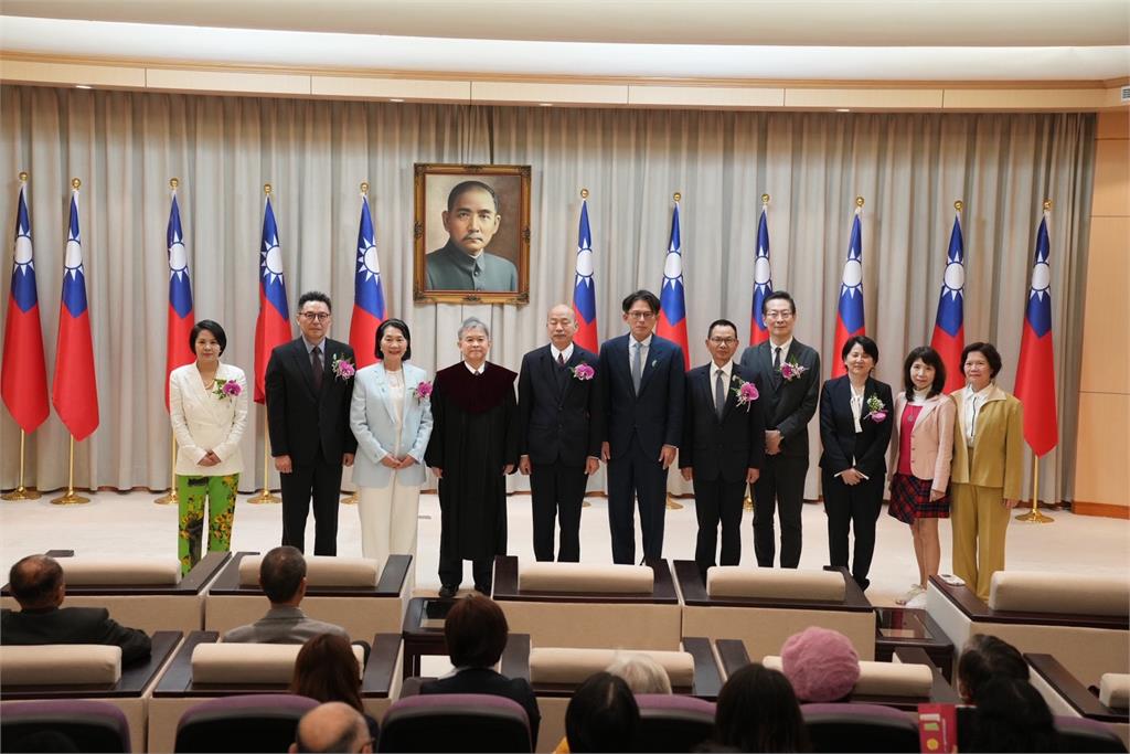 快新聞／李貞秀國籍爭議！是否解職恐送憲法法庭　韓國瑜：保障立委是我的天職