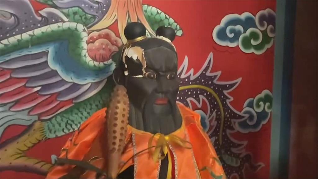 怪男手持斧頭 鎖定廟宇神像大肆破壞