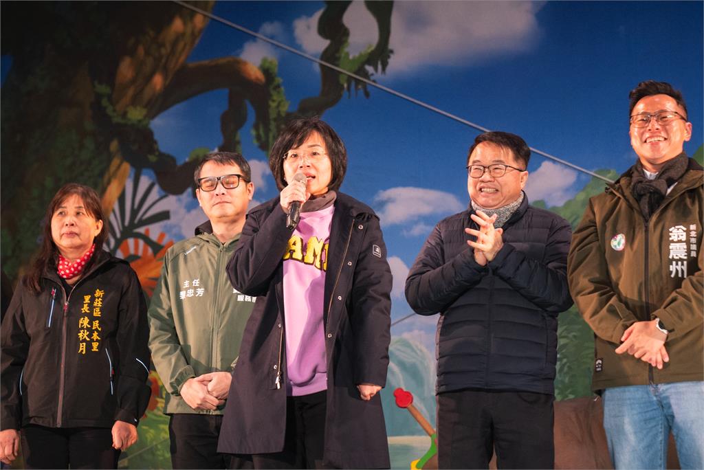 快新聞/不畏嚴寒!吳秉叡邀紙風車演出千人參與 蘇巧慧:繼續為下一代努力