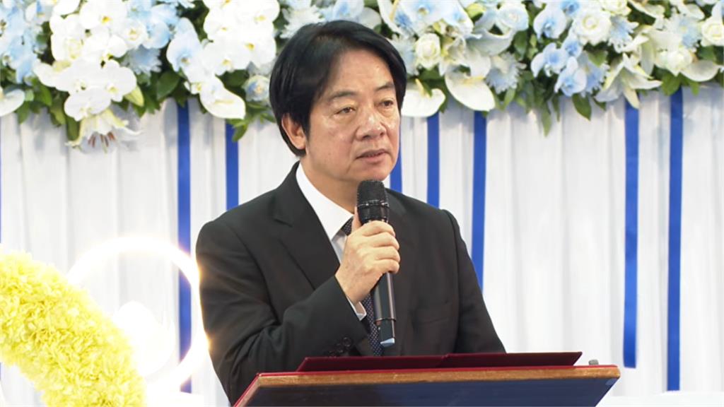 飛官辛柏毅失事仍未尋獲「愛妻突曬絕美婚紗」！她捧照告白「辛太太要畢業了」網暴哭