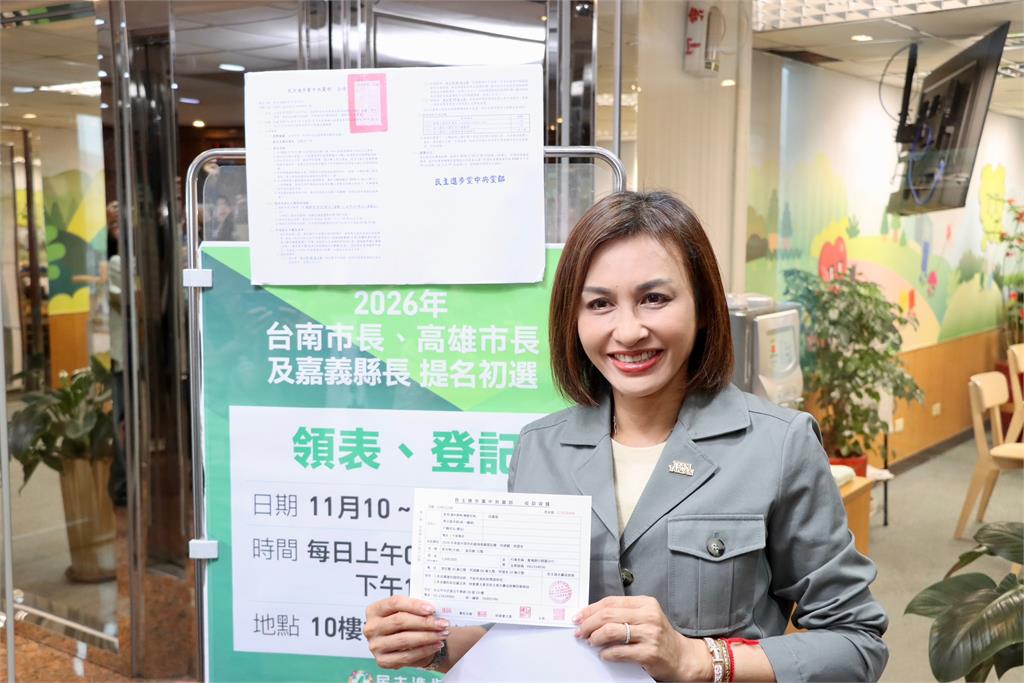 快新聞／搶頭香！邱議瑩登記高雄市長初選　怒嗆柯志恩：投她就是支持鄭麗文