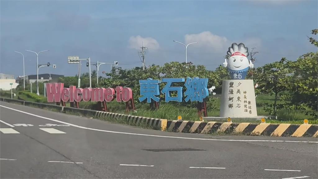 嘉義龍舟賽"480秒煙火"點亮夜空 萬人湧入釀交通癱瘓