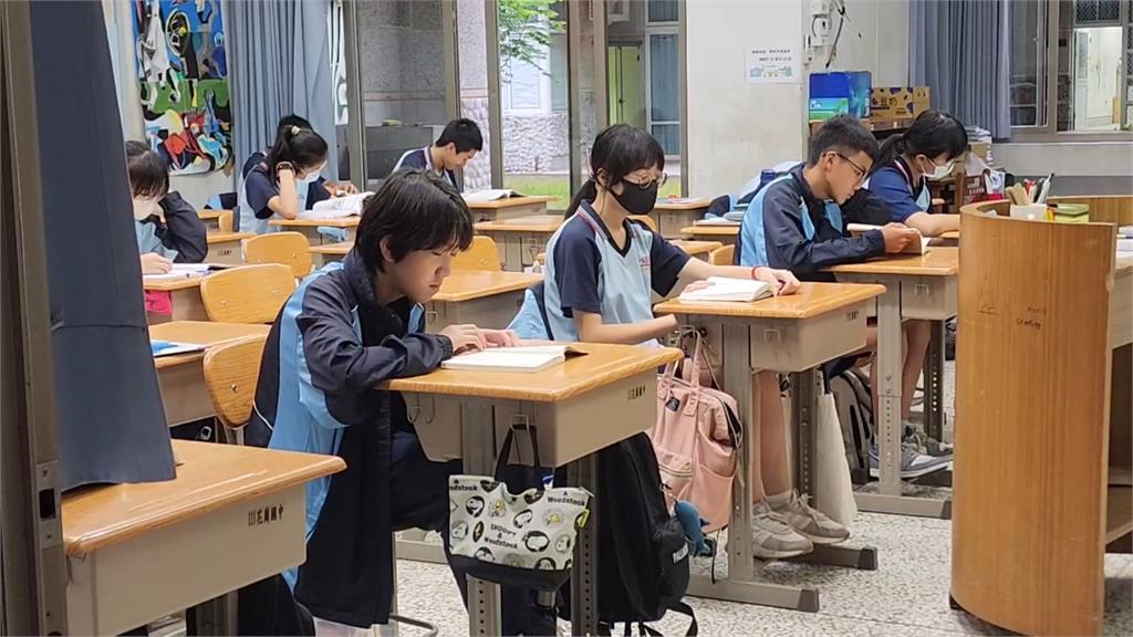 花蓮強震後首日開學日 花崗國中籃球場、廁所滿目瘡痍