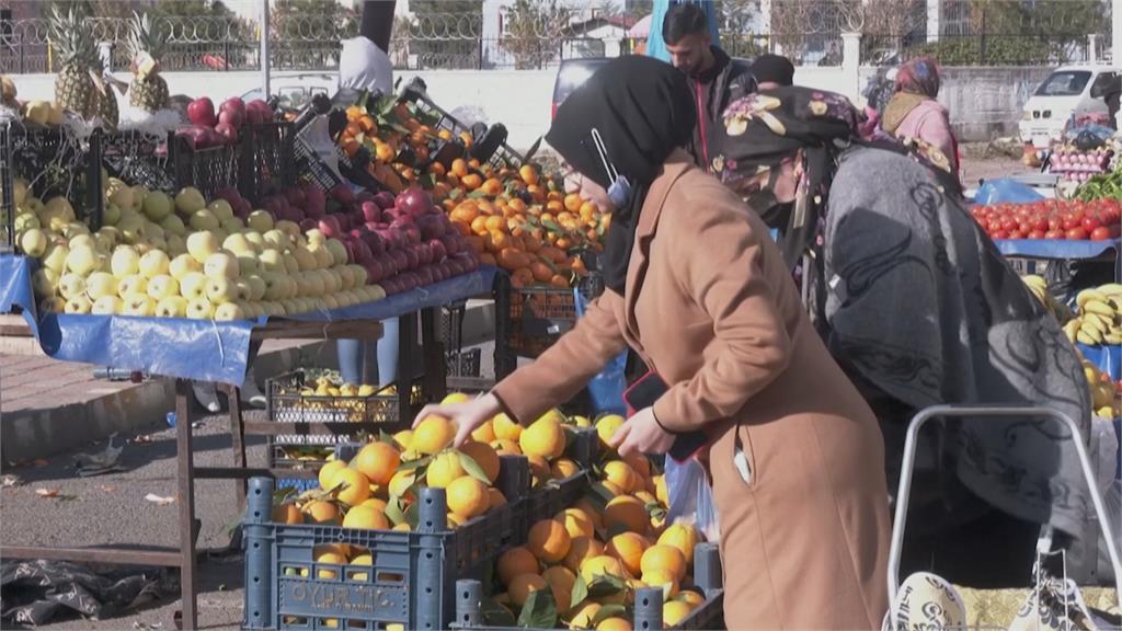 土耳其里拉重貶 週邊國家民眾湧入大買特買