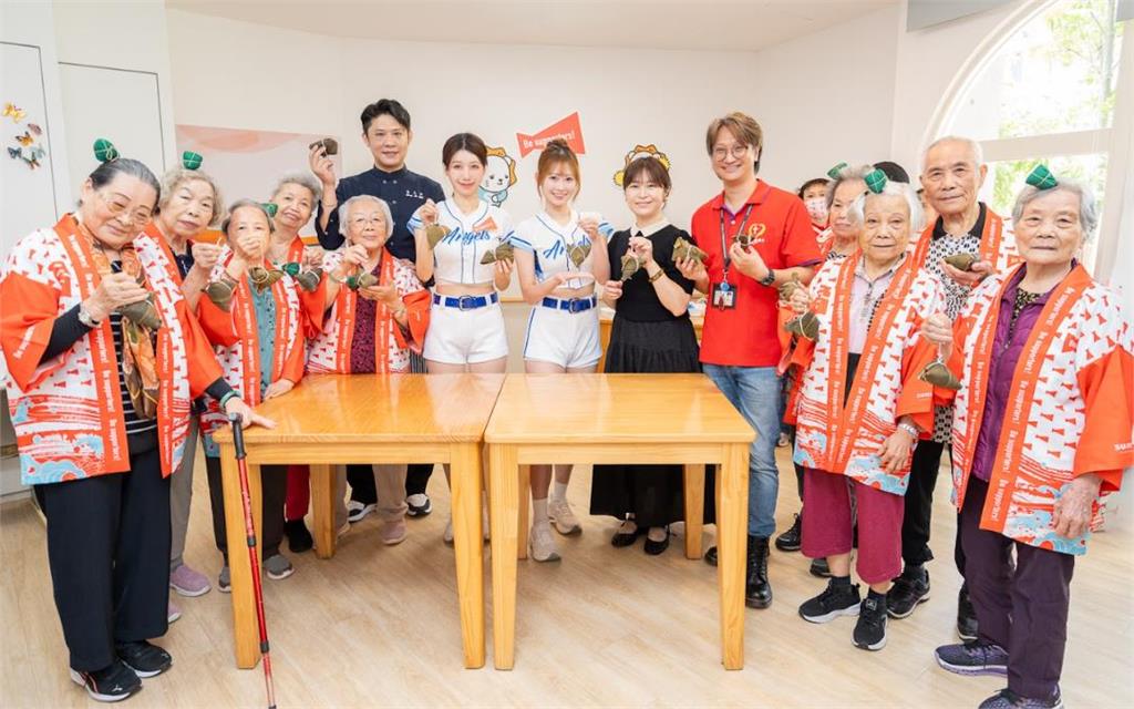 快新聞／人美心更美！韓國女神愛上台灣粽　李雅英「親包粽」陪長者提前過端午